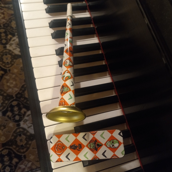 Rare VINTAGE halloweenHorn /noisemaker Set